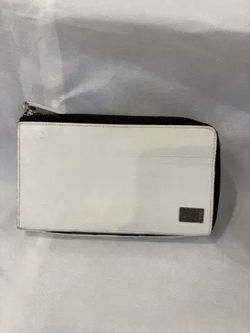 캘빈클라인 화이트 가죽 장지갑