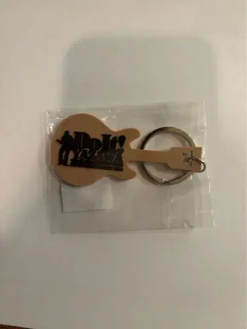 Doki Doki 기타 모양 키링