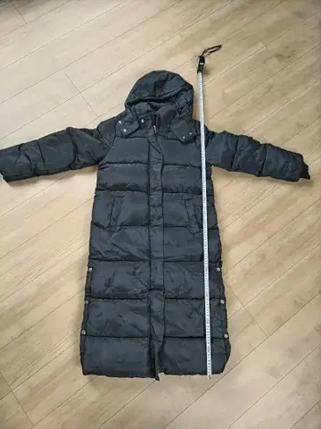 후드 부착 롱 다운 자켓 블랙