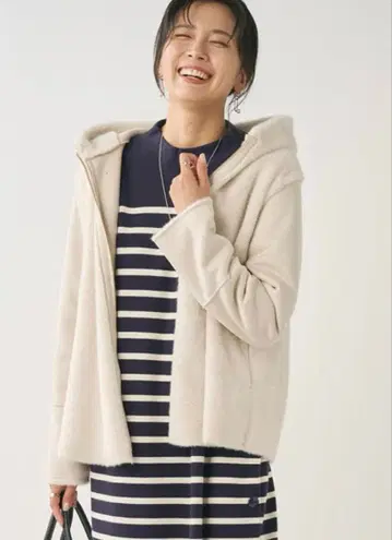 케유카 페이크 무스탕 후디 하프 자켓