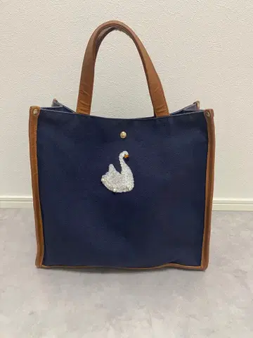 iream 아이리아 스완 모티브 토트백 네이비