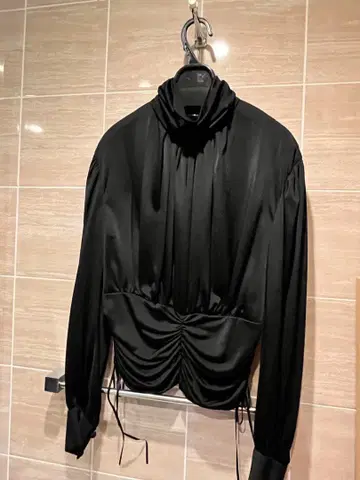 블랙 터틀넥 셔츠 38