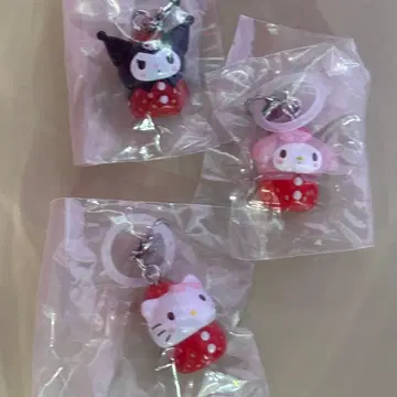 산리오 캐릭터즈 딸기 메지루시 액세서리 가챠