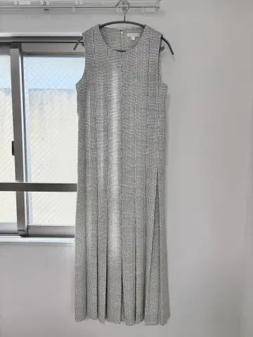 COS 슬리브리스 체크 무늬 롱 원피스