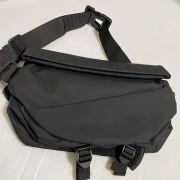 새상품 숄더백 보틀 홀더 포함 바디백 남성용 블랙