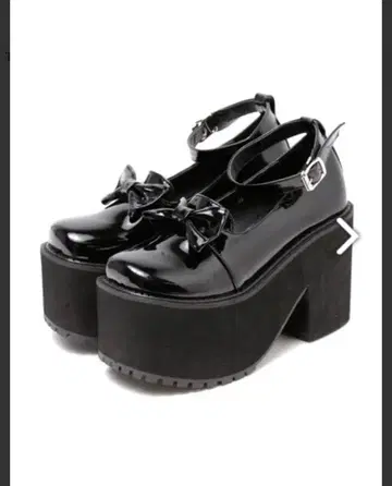 블랙 리본 포함 플랫폼 신발