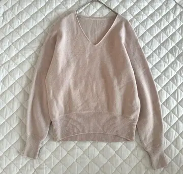 그린 라벨 릴랙싱 모 100% V넥 니트