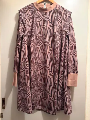 사우전드마일 제브라 패턴 긴팔 원피스