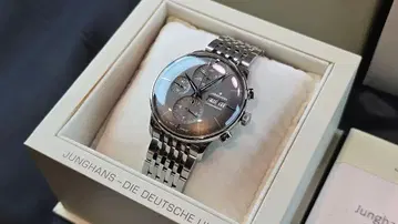 융한스 마이스터 크로노스코프 레어 그레이 세련된