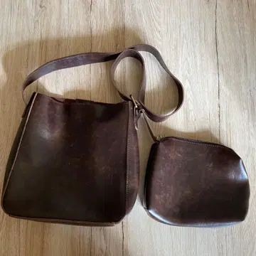 브라운 가죽 숄더백