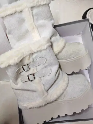 화이트 퍼 스웨이드 롱 부츠