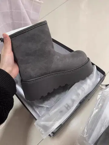 그레이 스웨이드 통굽 어그 부츠