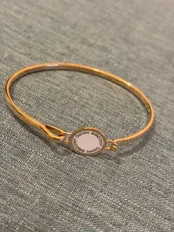 MARC JACOBS 골드 뱅글