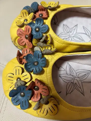 초특가 에스타시온 꽃 모양의 귀여운 신발 (새상품급)