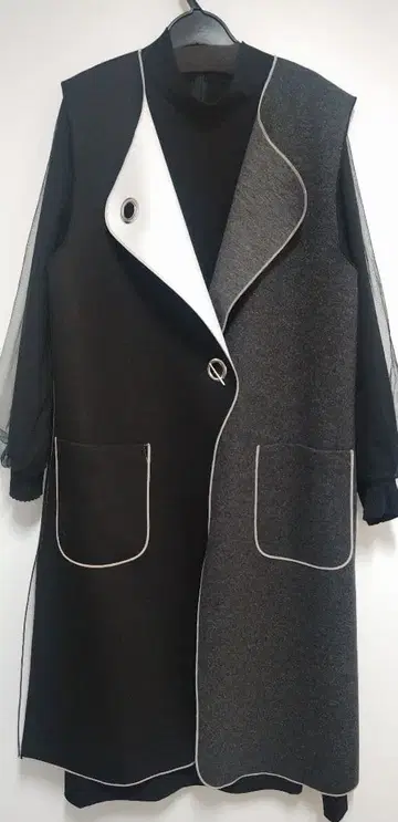 제나 미사용 새상품 비대칭 롱 베스트 블랙과 그레이 사이즈 F