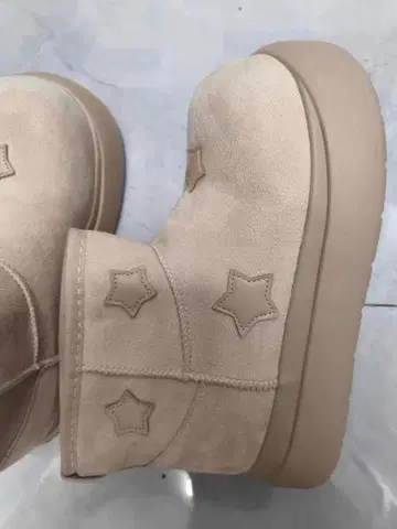 베이지 스웨이드풍 어그 부츠