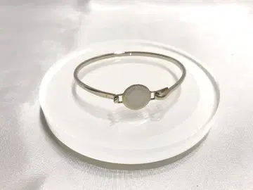 마크제이콥스 팔찌 로고 디스크 슬림 뱅글 골드 계열