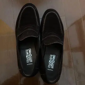 [ 정가 187000엔 ] FERRAGAMO 트라메짜 스웨이드 로퍼