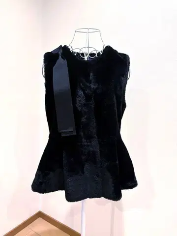 엠즈 그레이시 블랙 퍼 리본 포함 플레어 베스트 38 M