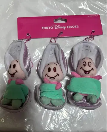 새상품 디즈니 리조트 영 오이스터 인형 배지