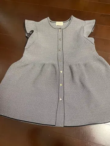 페플럼 프릴 슬리브 자카드 니트 베스트