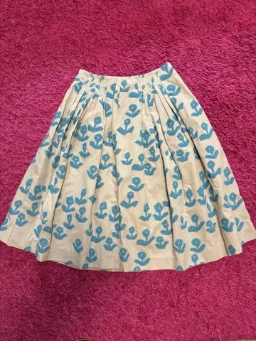 미나 페르호넨 플레어 스커트 아이보리 x 파랑, 자수