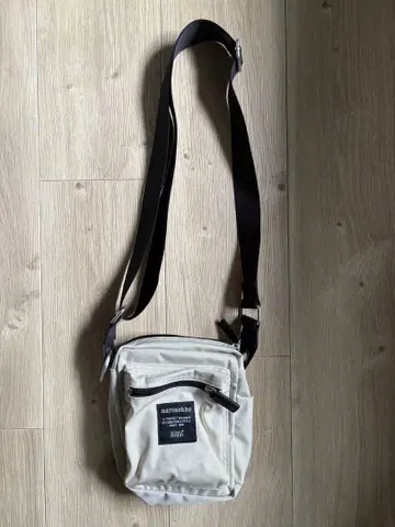 마리메꼬 숄더백 라이트 그레이 캐쉬&캐리