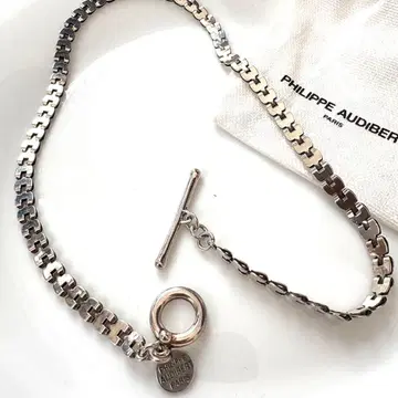 필립 오디베일 2024 IDA 목걸이 실버 컬러 수납 가방 포함