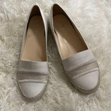 거의 새상품 REGAL 화이트 플랫슈즈