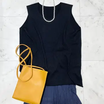 요건 레일 슬리브리스 니트 캐시미어 30% x 실크 70% M 블랙