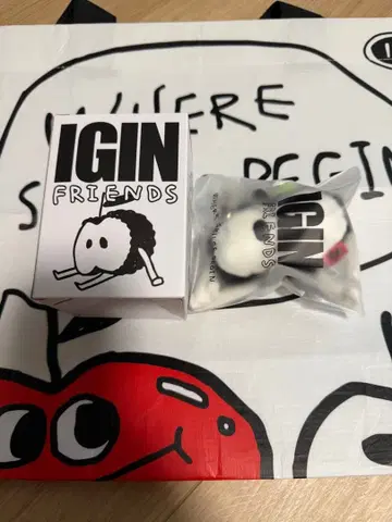 IGIN APPLE 봉제 인형 블랙 키링 팝업