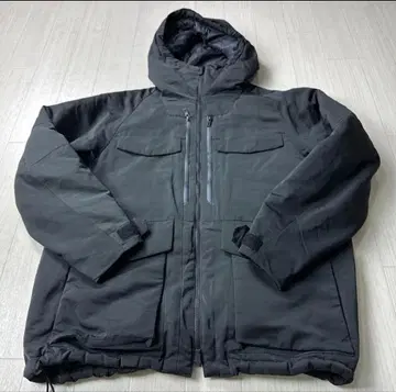 유니클로 화이트 마운티니어링 후디드 다운 자켓 M 사이즈 블랙