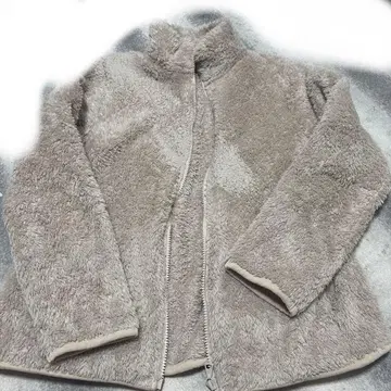 베이지 플리스 자켓 지퍼 달린 보들보들 겨울 의류