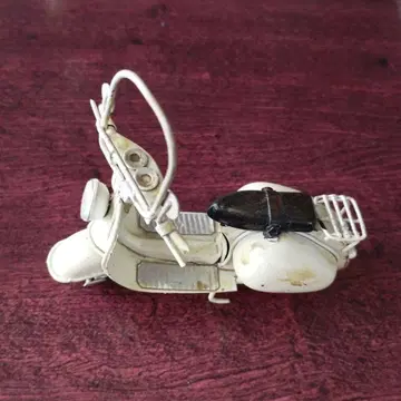 앤티크 화이트 스쿠터 모형