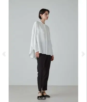 새상품급 어도어 수플레 조젯 블라우스 화이트 38 셔츠