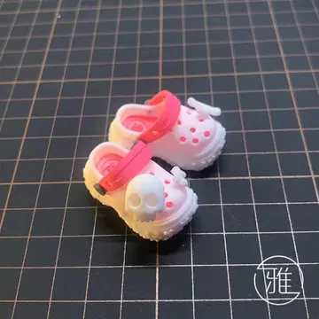 인형용 스컬 참 포함 샌들