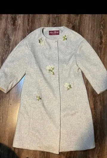 슈퍼 뷰티 카모마일 자수 코트