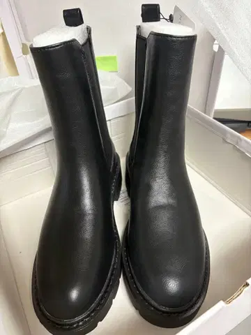 블랙 가죽 통굽 부츠 23.5cm