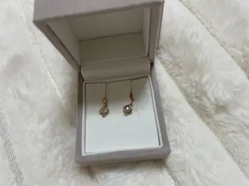 V A 반돔 아오야마 로즈쿼츠 귀걸이 (핑크 골드)