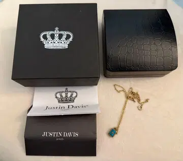 저스틴 데이비스 파란 십자가 목걸이