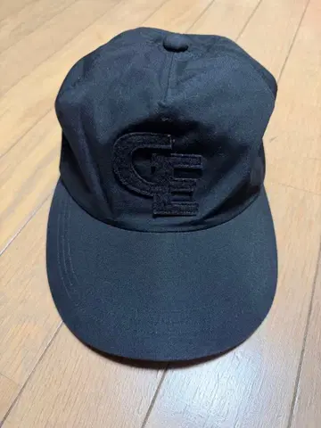 Good Enough 블랙 펠트 로고 캡