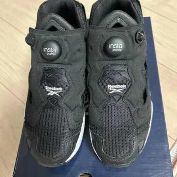 리복 인스타 펌프 블랙 스니커즈