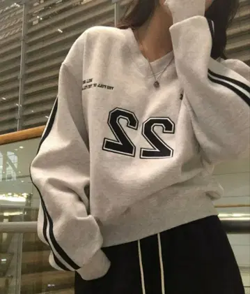 [ BEIDELLI ] 트랙 V넥 오버핏 트레이닝복