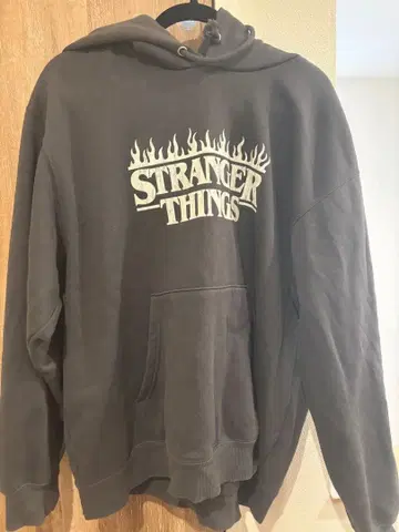 GU 스트레인저 씽즈 XL 그레이 후드티