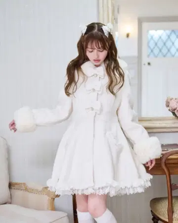 LIZLISA 백 티어드 리본 코트 롱 코트 화이트 지뢰 양산