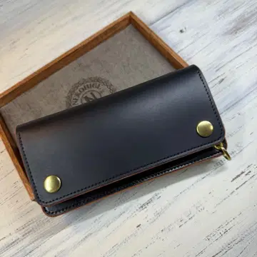 [ 트래커 지갑 롱 3층 ] 블랙 차심 골드 유니버셜