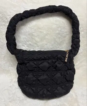 새상품 CARLYN 퀼팅 숄더백 블랙