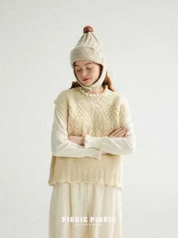 아이보리 V넥 니트 베스트