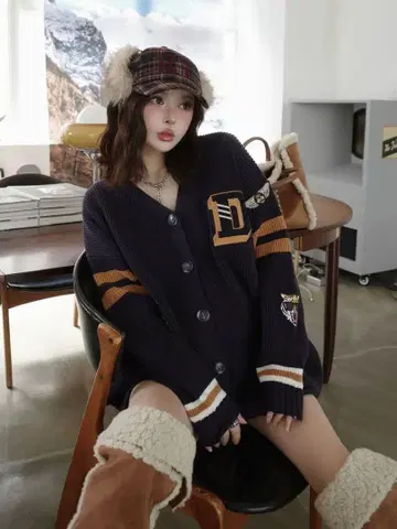 다리치 Darich 칼리지 와펜 V넥 니트 가디건