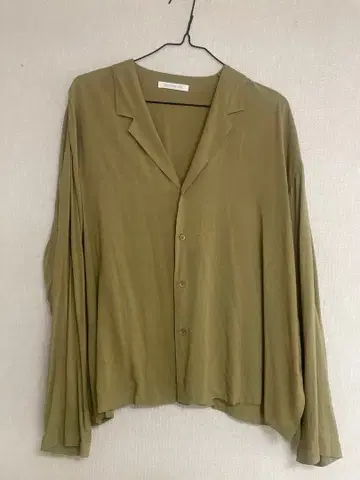 GALERIE VIE 올리브 긴팔 셔츠